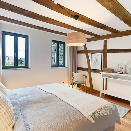 Alte Pfarrhaus - *